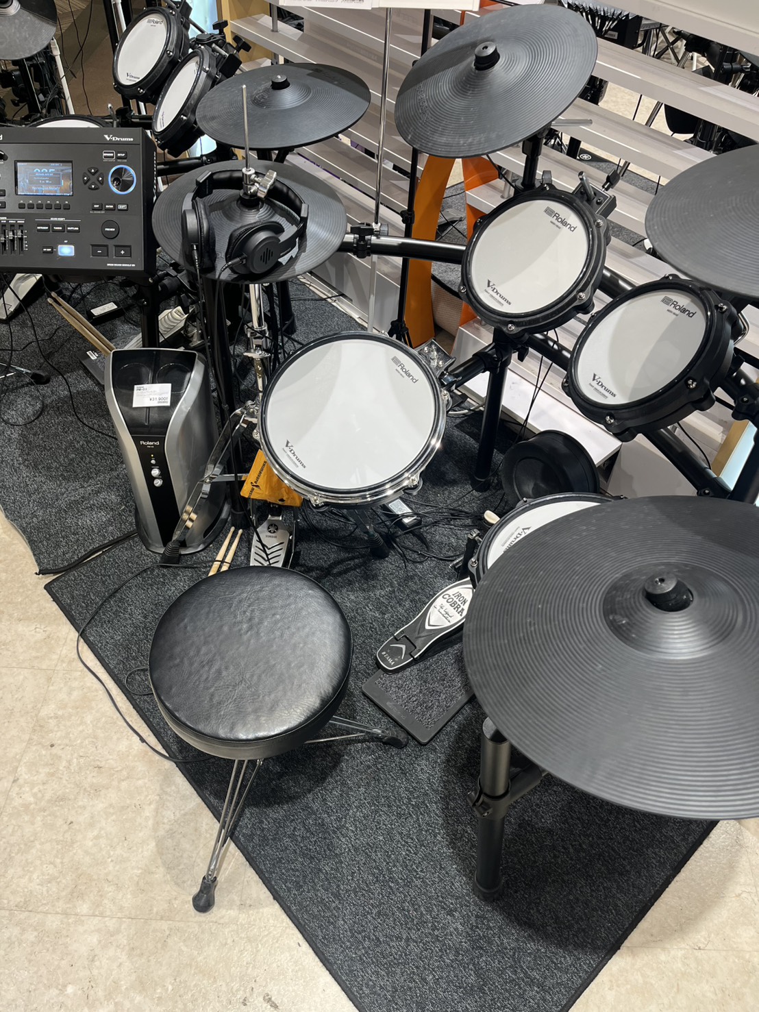 「ドラムをやってみたいけど、何から始めたらいいかわからない…」「最新の電子ドラムって、実際の生ドラムとどう違うの？」 そんな疑問を解決する特別なイベント！3月7日(土)、市川コルトンプラザ店ドラムコーナーにて、ローランド専属のドラムインストラクターによる電子ドラム体験会を開催いたします！ 今回は、お [&hellip;]