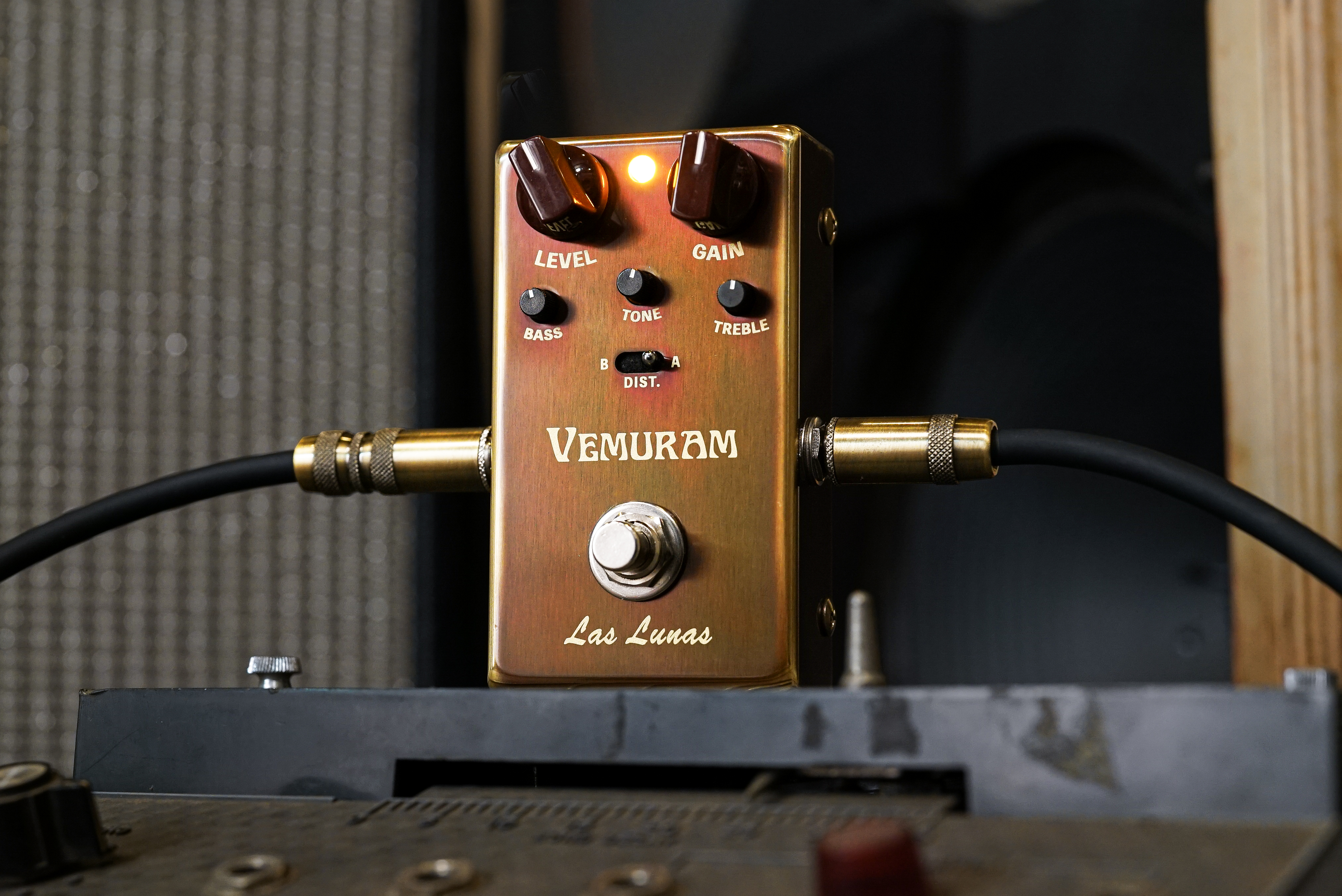 人気エフェクターブランド「VEMURAM」より新商品「Las Lunas」が2026年7月10日(金)に発売されます。 島村楽器コルトンプラザ店では初回入荷分のご予約を受け付けしております！ ※納期は前後する可能性がありますので予めご了承ください。 ※ご予約の際は料金先払いをお願いしております。店頭 [&hellip;]