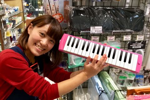 スタッフ写真 音楽教室・教育楽器・楽譜 樋上