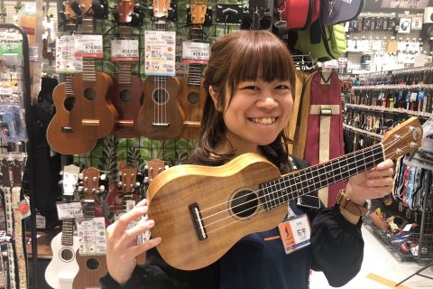 スタッフ写真 音楽教室・ウクレレ 石宇