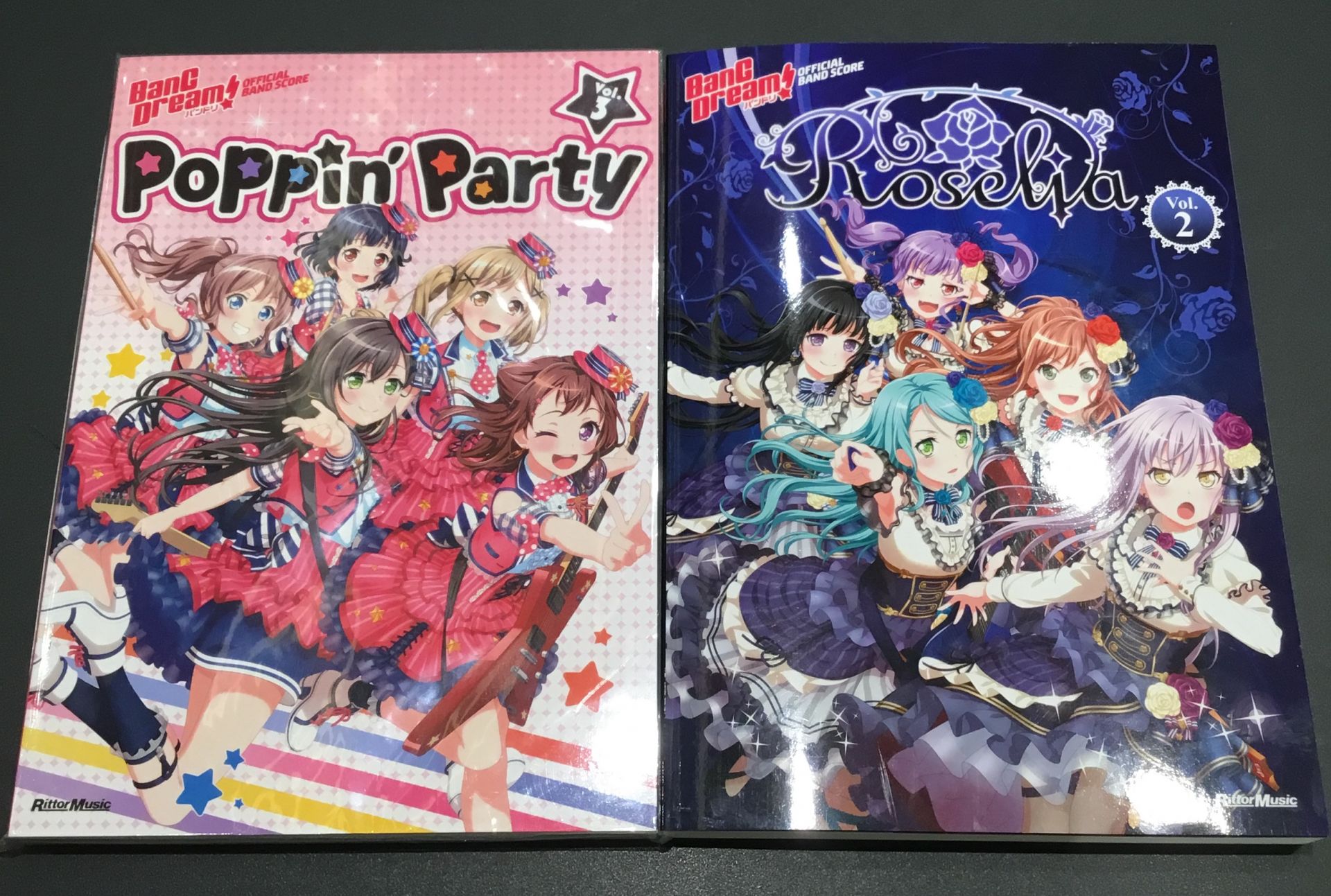 **「BanG Dream!（バンドリ！）」関連のバンドスコア取り扱い中です！ 人気アニメ「BanG Dream!(バンドリ！)関連のバンドスコアが続々と発売してます！ 島村楽器大日店では"Poppin’Party"に"Roselia"のバンドスコア、関連アイテムでは、ピックやオフィシャルピアノスコ […]