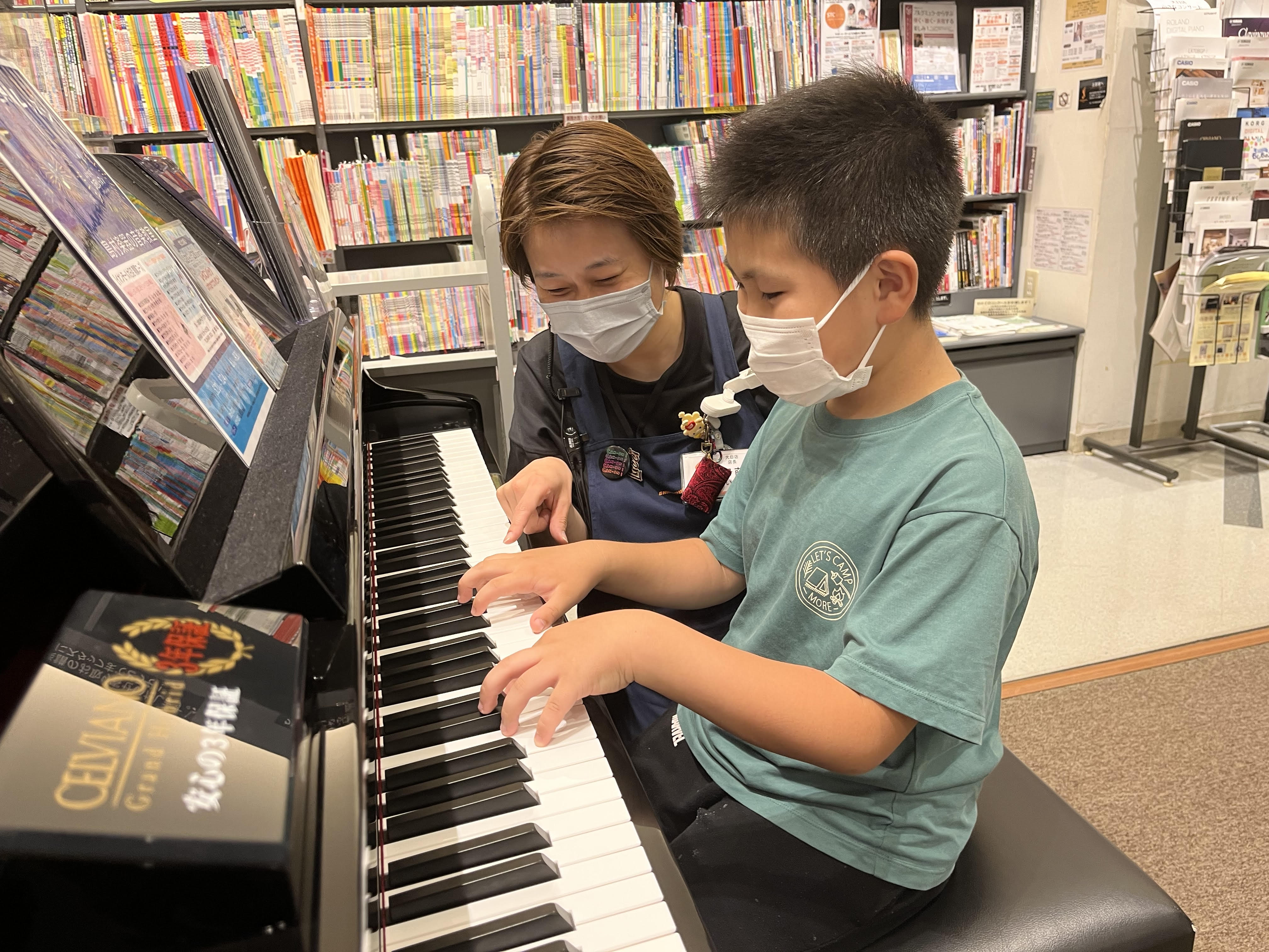 「お子さまピアノ演奏体験接客」随時受付中♪