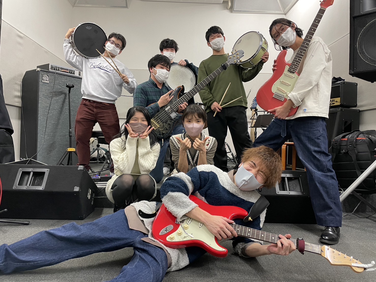 皆さんこんにちは！2022年もあと少しで終わりですね！連日寒さが続いていますが、体調に気を付けて元気で2023年を迎えましょう！ 本日のオープンマイククラブも、年末のお忙しい中たくさんの方にご参加頂きました！そんな楽しいイベントの様子を写真とともにどうぞ！ イベントの様子！！ さあ！始まりました！ま […]