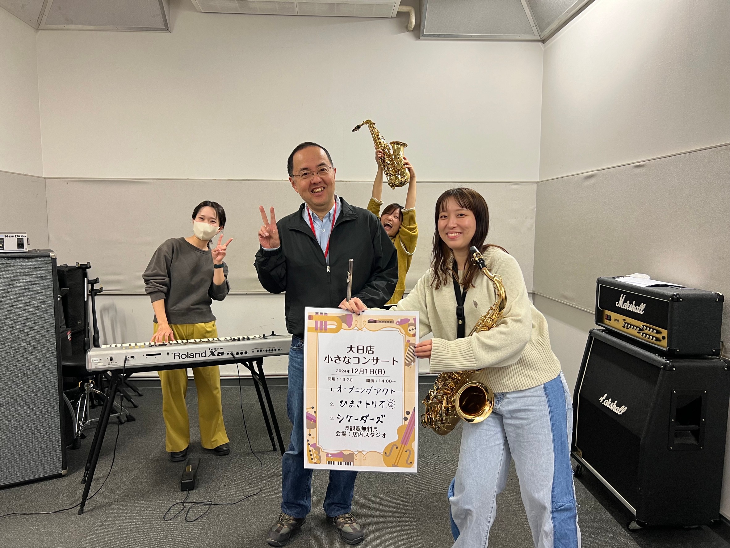 みなさん、こんにちは！先日2024年12月1日(日)14:00より、店内スタジオにて第7回『大日店 小さなコンサート』が開催されました！小さな小さな小さな小さなコンサートとなりましたが、急遽出演者の方とのコラボレーションも...！！！ 普段は貸し出しもしているスタジオをコンサートっぽくしています♪ぜ […]