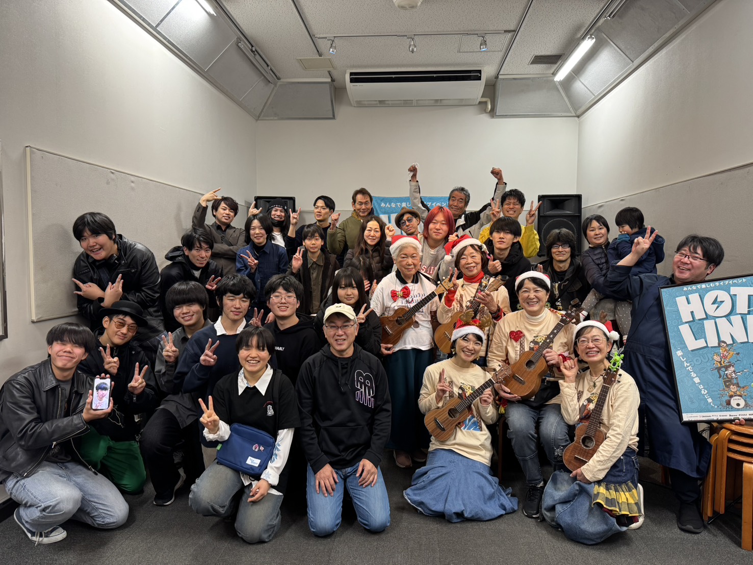 【HOTLINE2025-2026】イオンモール大日店Vol.4が12/14(日)に開催いたしました！ 2025年の年内最後のHOTLINEには13組の皆様にご出演いただきました！すごい迫力！！ ギターでの弾き語りからカラオケ、バンドなど様々な演奏形態でご出演いただきました🎤🎸🥁 今回のライブレポー [&hellip;]