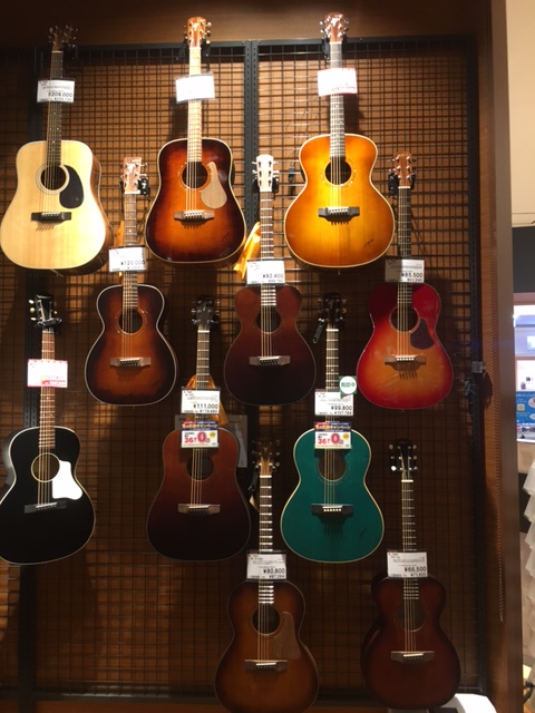 日本の職人たちが手掛ける純国産ギターブランド「K.Yairi」のギターが海老名店に入荷！ これだけのYairiギターが店頭に並ぶことは有りません！ 期間限定で店頭に並んでいるギターもございます。こちらもピックアップして紹介いたします！ *ラインナップ |*型名|*販売価格(税抜)| |DY28|[! […]