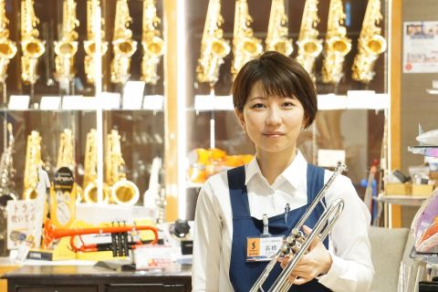 スタッフ写真 担当: ピアノ、ウクレレ 高橋