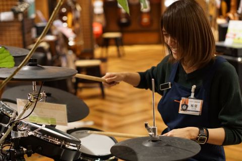 スタッフ写真 担当: 音楽教室 椎葉
