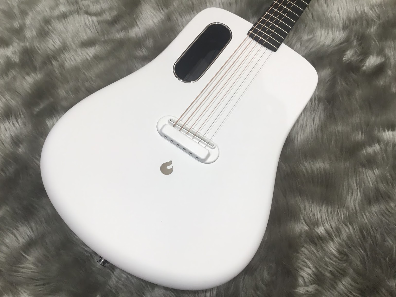 新入荷アコギ紹介】フルカーボンアコースティックギターLAVA ME2|島村 新入荷アコギ紹介】フルカーボンアコースティックギターLAVA ME2|島村