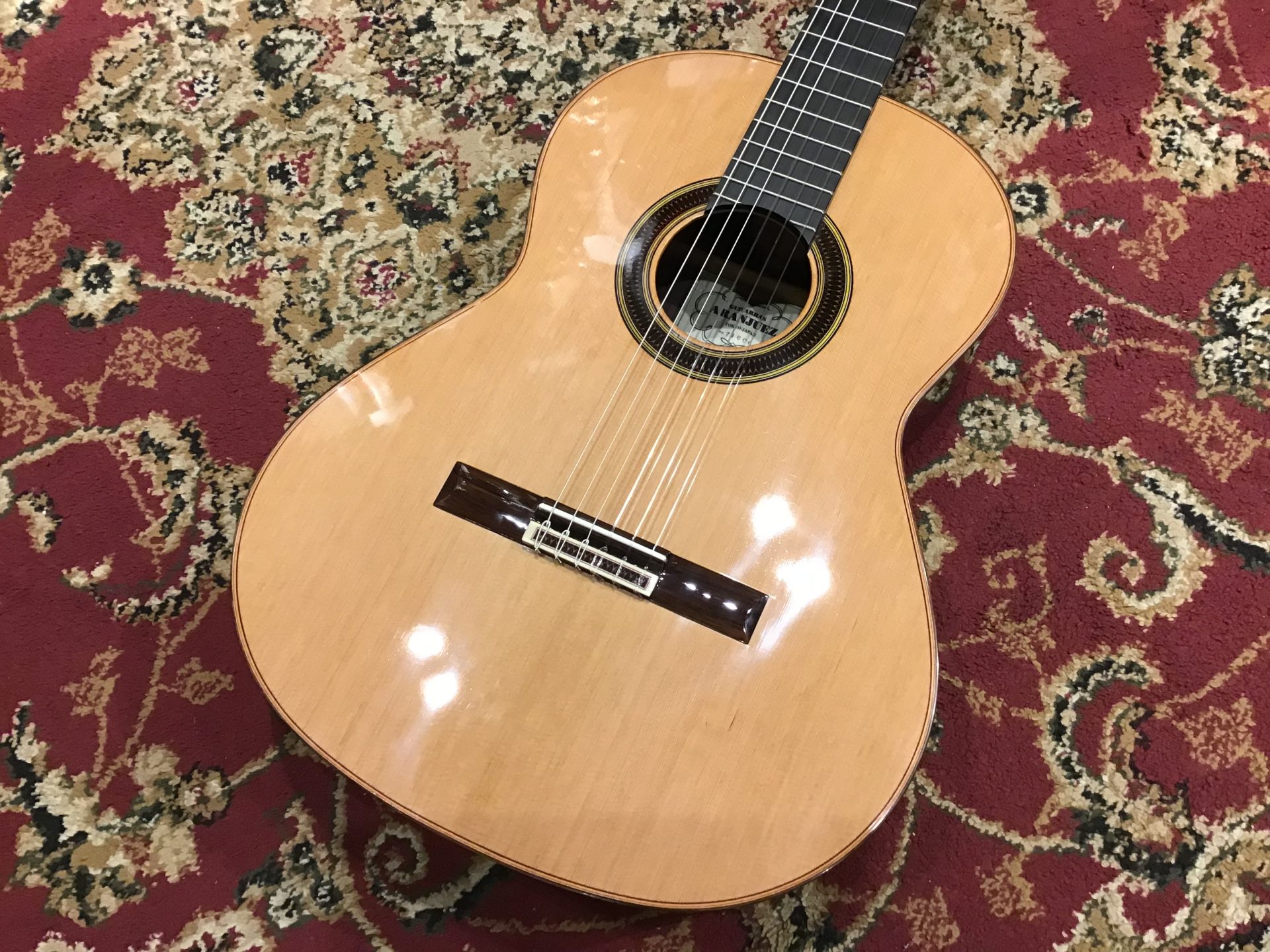 *「ARANJUEZ 716/スギ640mm」のご紹介 [https://guitarsele.com/ec/pro/disp/3/49234::title=] ギター担当の成澤です。]]通常より短い640mmスケール、杉材をトップに使用したモデルです。 弾き易く鳴らし易い本機、是非店頭にて体感して […]