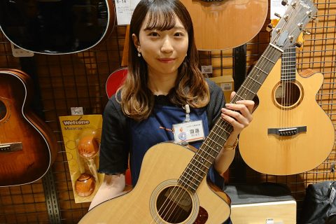 スタッフ写真 担当:アコースティックギター・ドラム 齋藤