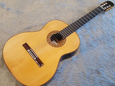 純日本製ショートスケールクラシックギター「ABE　３２０」弦長：６３０mm