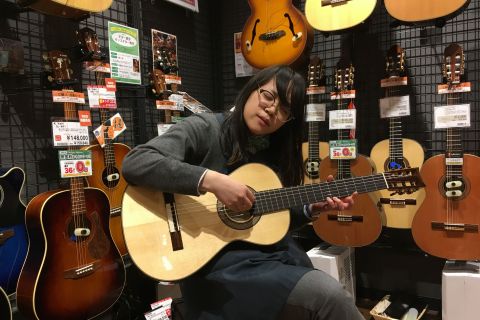 スタッフ写真 イベント、ウクレレ、クラシックギター、防音室 石本