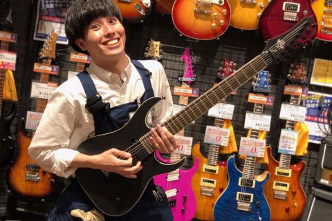 スタッフ写真 エレキギター(ギターアドバイザー)、エフェクター、マルチプロセッサー 清水