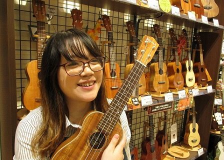 スタッフ写真 イベント、ウクレレ、クラシックギター、防音室(防音アドバイザー) 石本