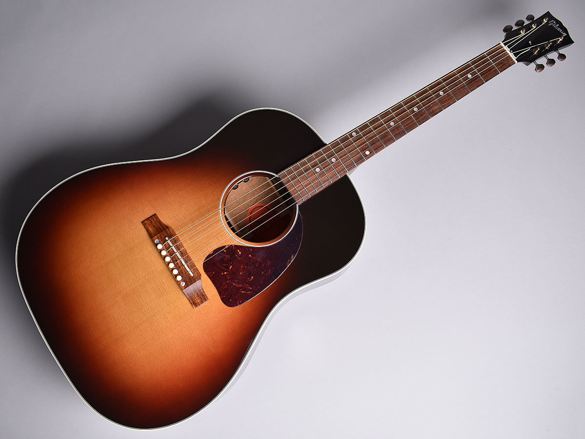 GibsonのアコースティックギターといえばJ-45も人気中の大人気ギターですよね。そのJ-45にもいろいろな種類がでていますが、このたび限定生産モデル[!!J-45 DELUXE!!]がエキスポシティ店に入荷しました。 *J-45 DELUXE（Gibson） [#a:title=ギター写真] | […]