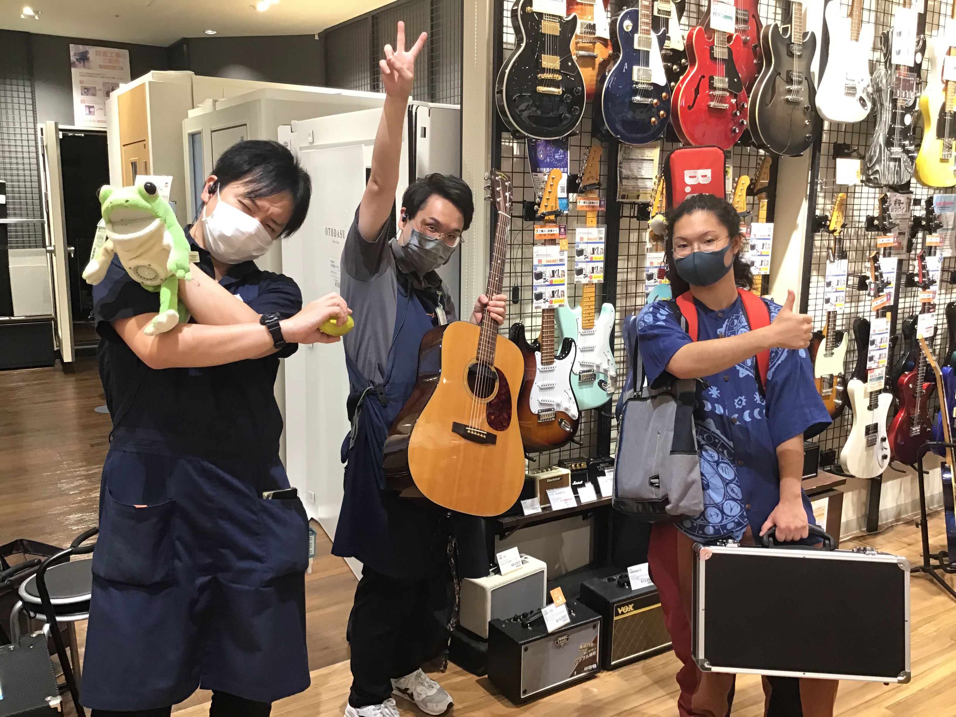 皆さまこんにちは！『OPEN MIC CLUB』担当の隅田です！ 8/21(日)に開催致しました、9月度の開催模様をレポートいたします！ CONTENTS今回のメンバーは…！今回の課題曲『夏色/ゆず』を演奏！今月も楽しい1時間でした！次回開催は9月18日18:00～予定です！「OPEN MIC CL […]