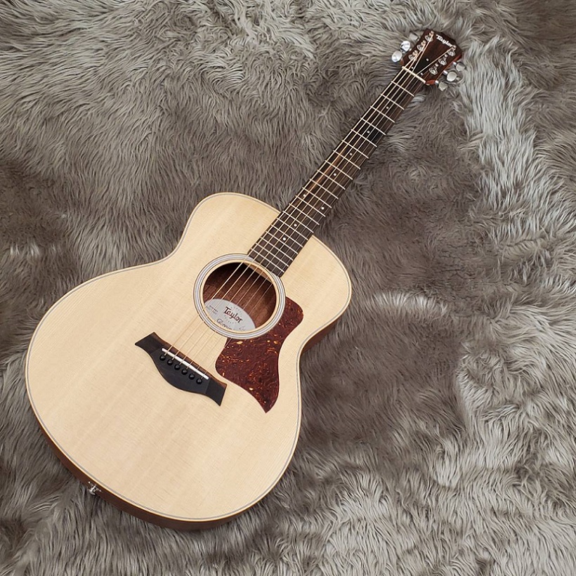 手ごろなサイズ感が受けて大人気のギターGS Mini Rosewood