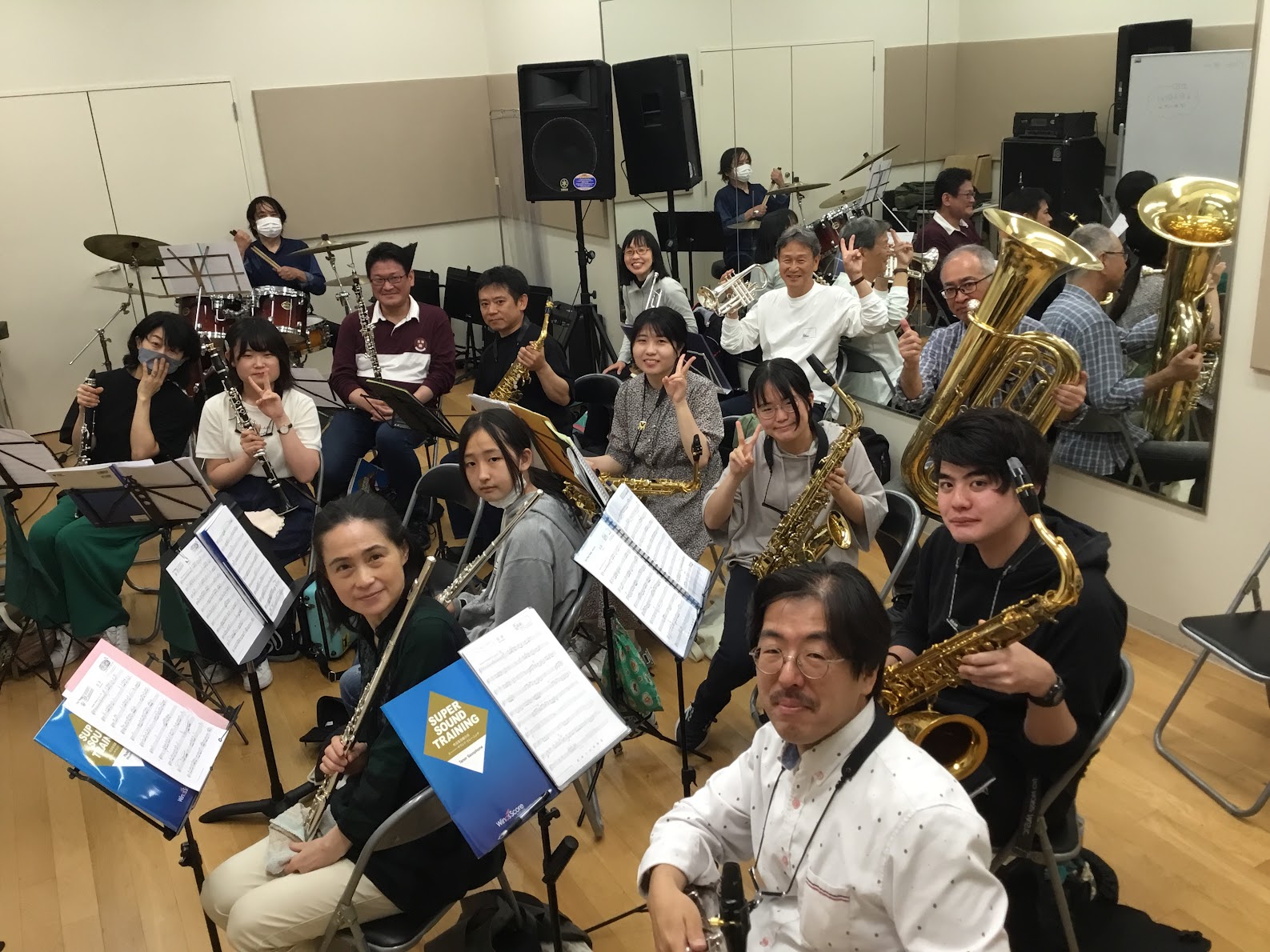 5月27日（土）開催しましたエキスポ吹奏楽団のレポートです！ エキスポ吹奏楽団の藤本です。参加してくださる皆さまが楽しめる時間となるよう頑張っていきます。 初心者の方も大歓迎です♪ 見学も可能なので、是非ご興味のある方はお気軽にお声掛けください！ 本日の練習メニュー チューニング➡ABCDトレーニン […]