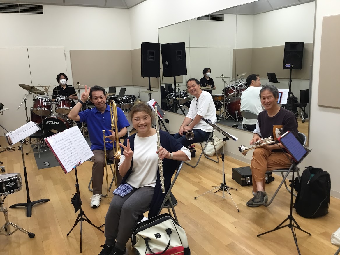 9月12日（火）開催しましたエキスポ吹奏楽団のレポートです！ エキスポ吹奏楽団の藤本です。参加してくださる皆さまが楽しめる時間となるよう頑張っていきます。 初心者の方も大歓迎です♪ 見学も可能なので、是非ご興味のある方はお気軽にお声掛けください！ 本日の練習メニュー チューニング➡バランス・トレーニ […]