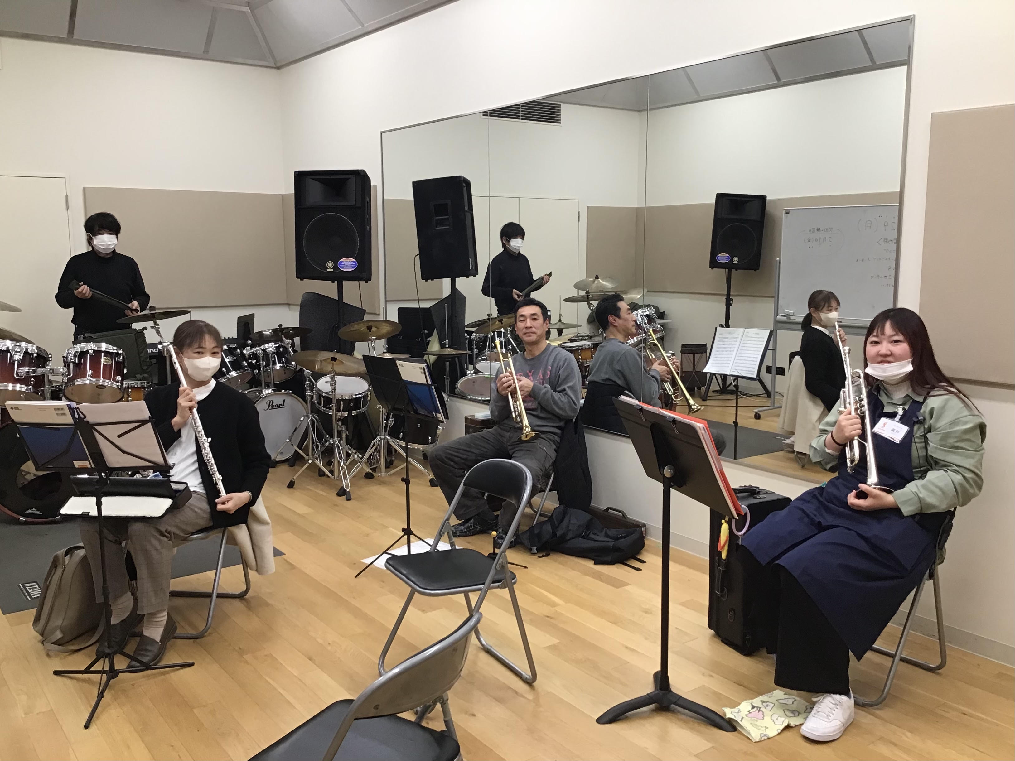1月29日（月）に開催しましたエキスポ吹奏楽団のレポートです！ エキスポ吹奏楽団の藤本です。参加してくださる皆さまが楽しめる時間となるよう頑張っていきます。 初心者の方も大歓迎です♪ 見学も可能なので、是非ご興味のある方はお気軽にお声掛けください！ 今日の練習メニュー チューニング➡ハーモニー・トレ […]