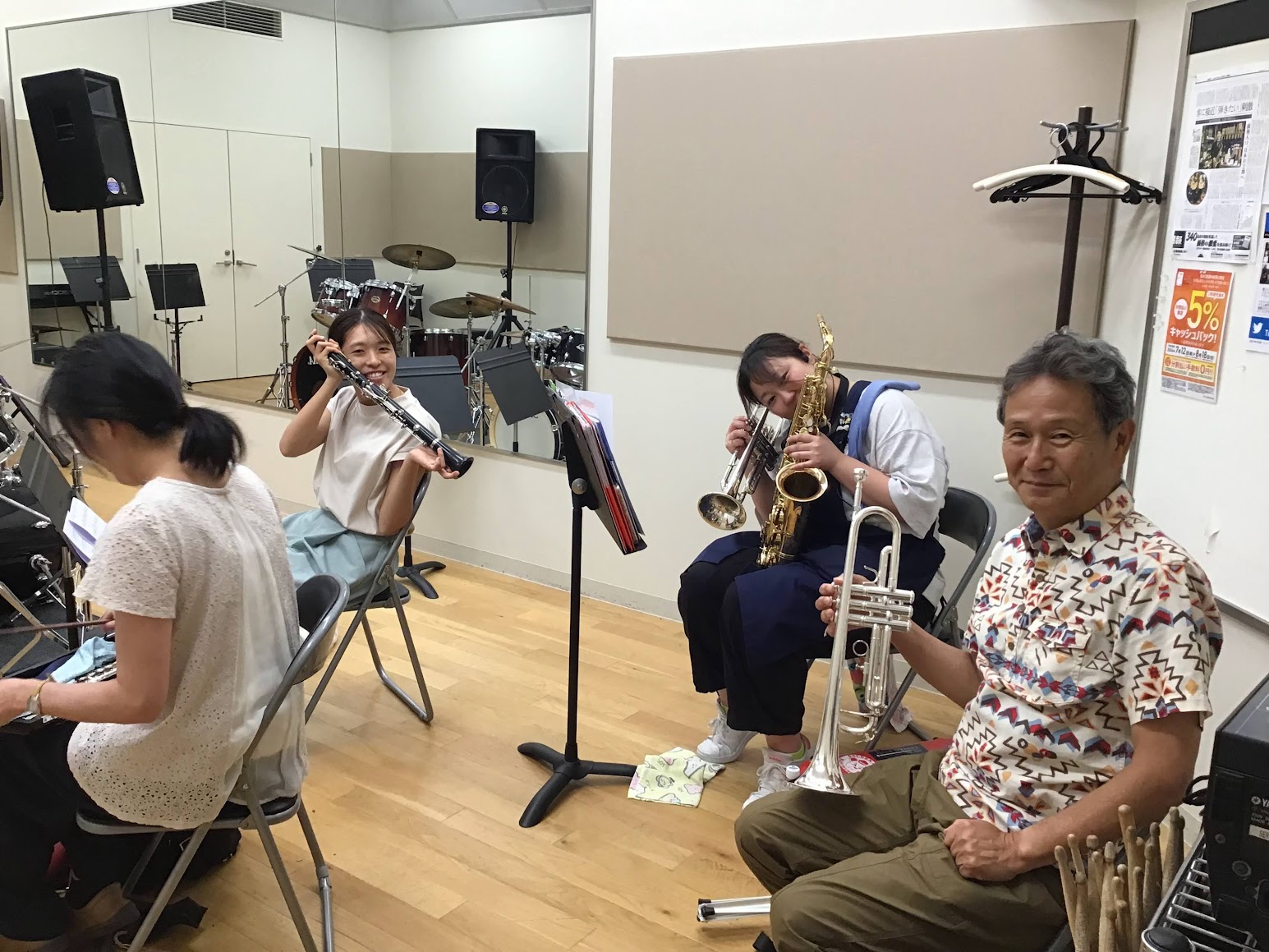 エキスポ吹奏楽団の藤本です。 外にいるだけで汗をかくような暑い日が続いています。皆さま熱中症には十分にお気を付け下さい！ CONTENTS団員募集中！練習内容次回スケジュール団員募集中！ 楽器が大好きな方、楽器を始めたばかりの方、始めようと思っている方、普段おうちで1人で吹いている方、どんな方でも大 […]