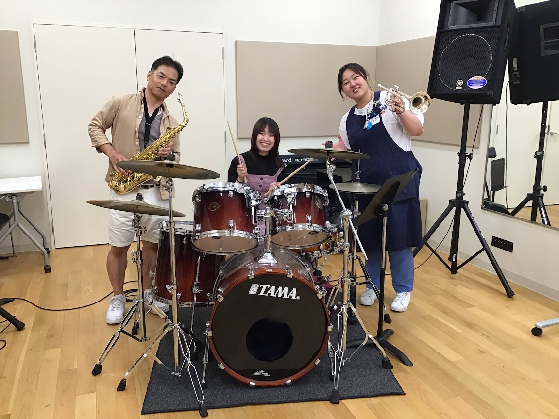 エキスポ吹奏楽団の眞井です。 本当にギリギリまで参加する人が集まらなくて、今日の練習はなしになるかなぁ、、と思っていたのですが、なんと救世主が2人も来てくださったおかげで、今回も無事に楽しい練習会ができました！ お2人とも、今回が初参加の方です！初めて参加の方大歓迎です！練習してなくても大丈夫です！ […]