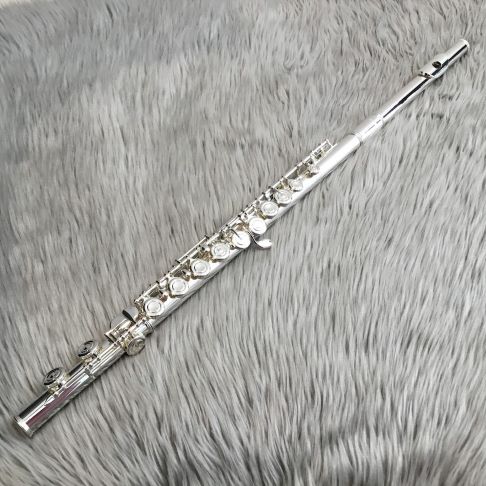 YAMAHAの入門モデルは10万円台から20万,30万円前後まであるけれど、実際吹き心地に違いはあるの?といった疑問に当店フルートインストラクターが答えます♪