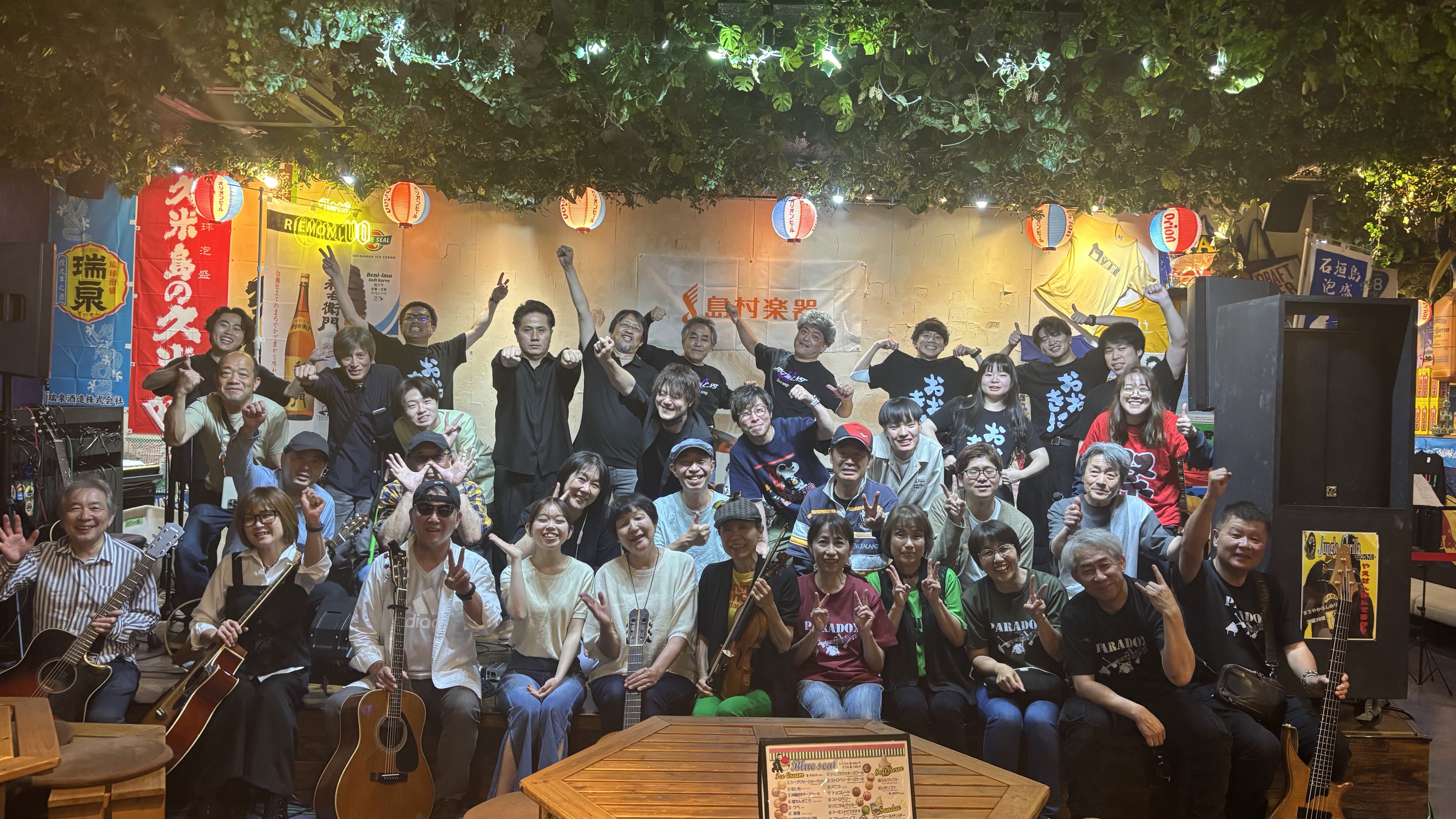 先日開催されたサンクスライブ「Oh-Kini（おおきに）」のレポートをお届けします！島村楽器としても珍しい、飲食ありのイベントです！歌って、飲んで、食べて、出演者もお客様も一体となって盛り上がった、最高のイベントになりました。 合言葉は、Oh-Kini（おおきに）！ 笑顔と音楽があふれた熱いステージ [&hellip;]