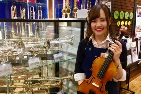 スタッフ写真 管楽器・弦楽器・ピアノ・キーボード 宇佐美