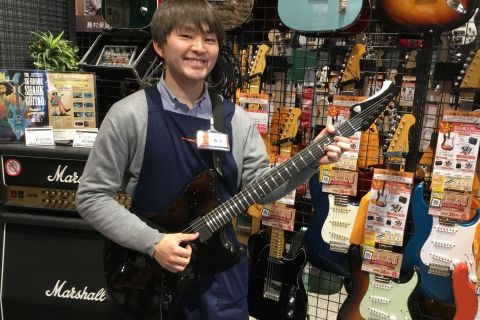 スタッフ写真 エレキギター・楽譜 権田