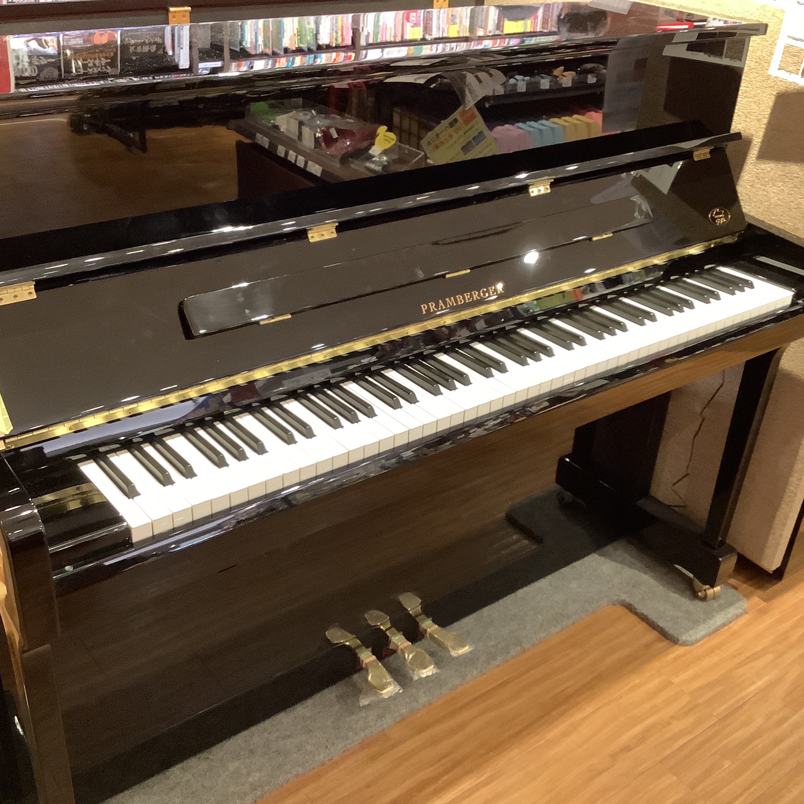 中古アップライトピアノPRAMBERGER/PV115 ※消音ユニット付き