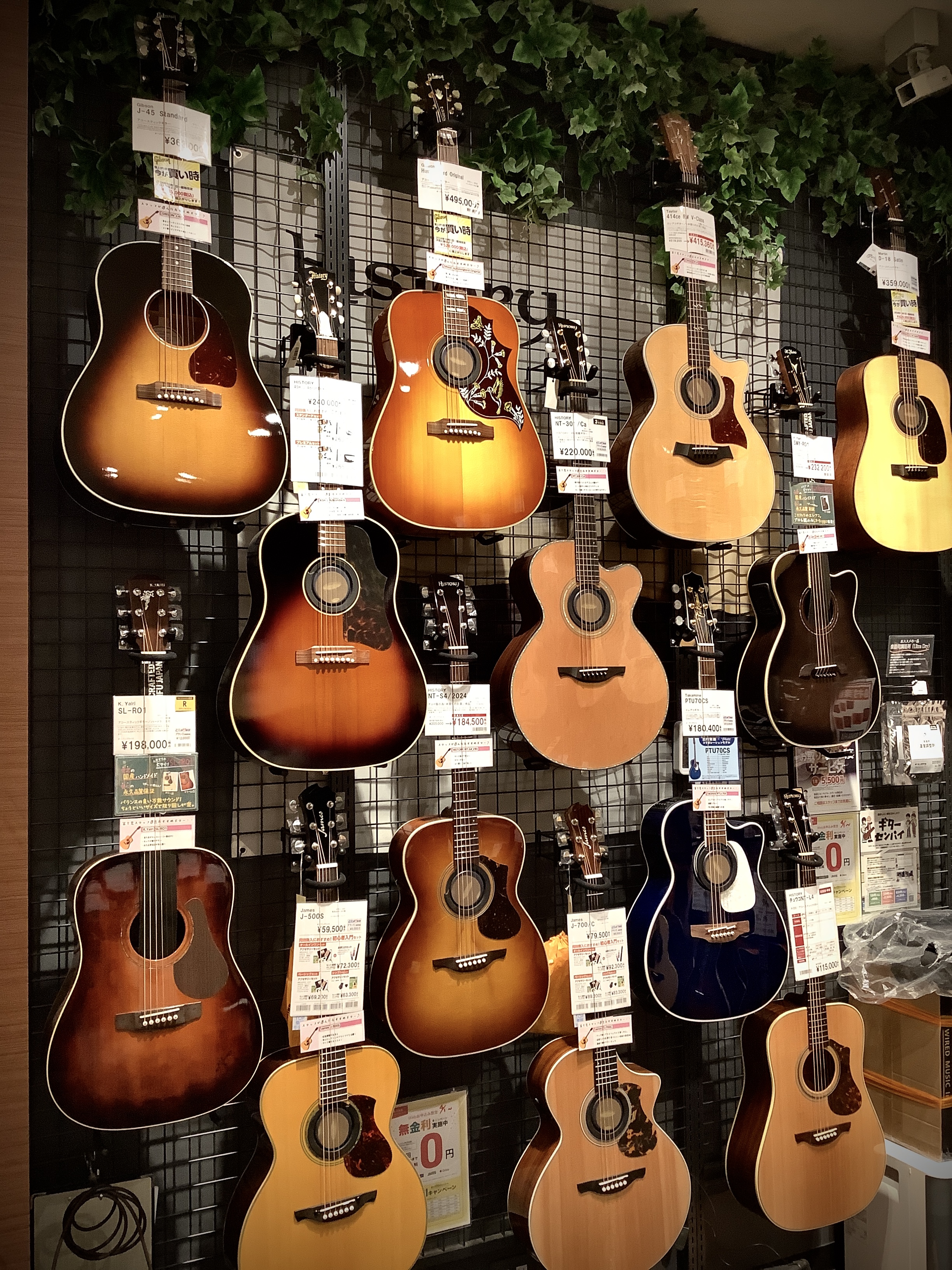 スタッフ4人に聞いた富士見店にあるおすすめアコギ12選！！ 島村楽器ららぽーと富士見店では、MartinやGibson、HISTORYなど様々なブランドのアコースティックギターを販売中です♪ 沢山のギターを常時展示しておりますが、本日はその中でも特に我々スタッフから見ても素晴らしいギターをご紹介させ […]