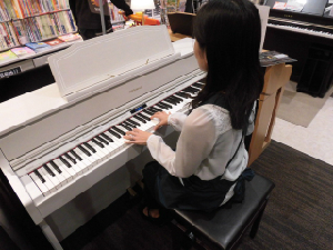 スタッフ写真 音楽教室、経理 新