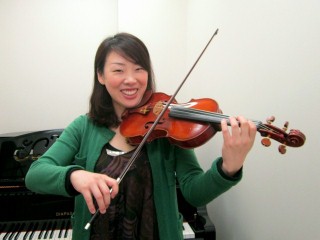 皆様、こんにちは！9回目となりました、音楽教室講師インタビュー！今回はヴァイオリン講師、吉田　麻衣子です。 **まずは、講師の紹介です！ 吉田　麻衣子(よしだ　まいこ) 水曜日に開講しています。 [https://www.shimamura.co.jp/shop/fukuoka-a/koushi/2 […]