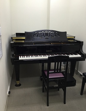 【音楽教室レッスンルーム】グランドピアノレンタルのご案内