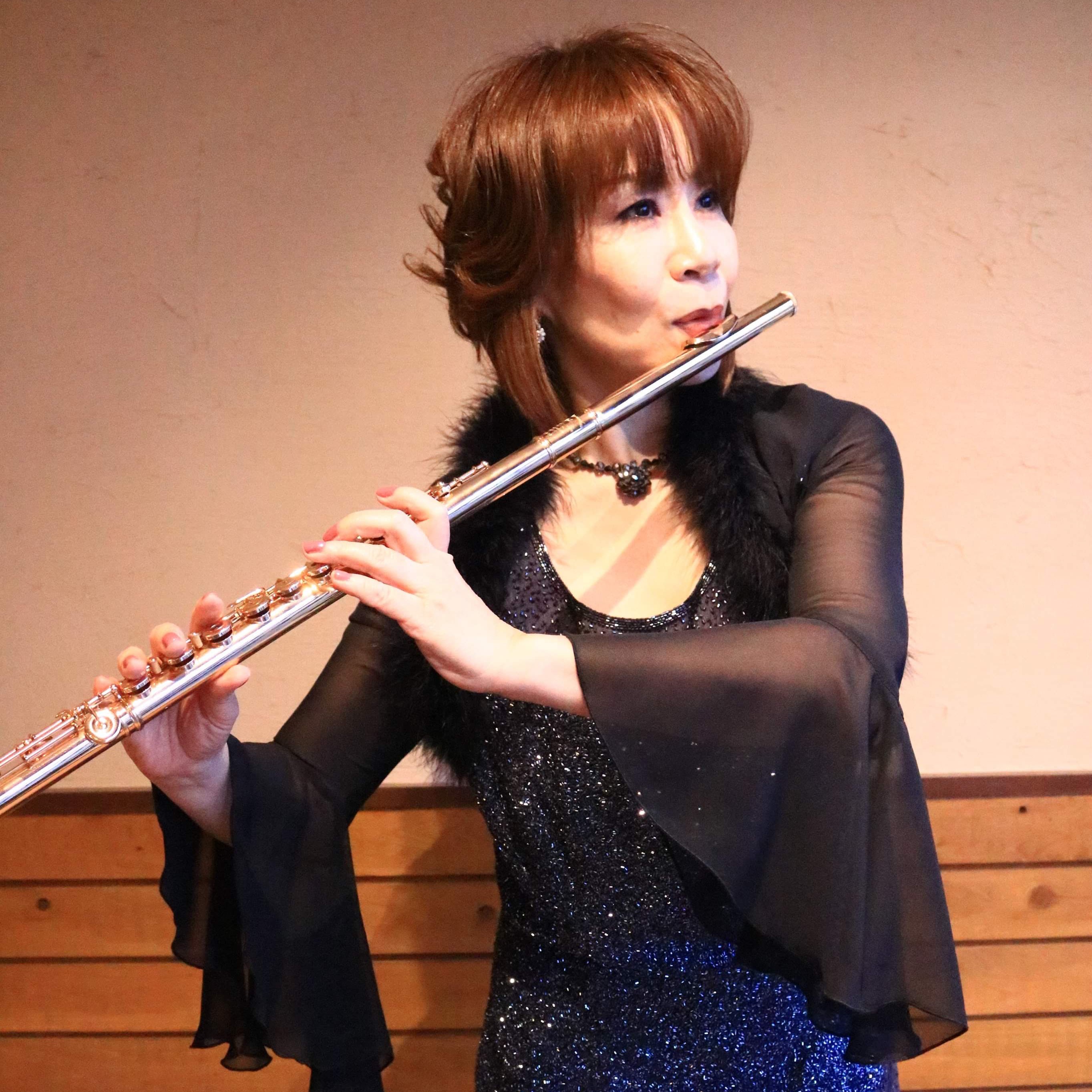 バスフルート:岩田屋店講師甲斐 典子
