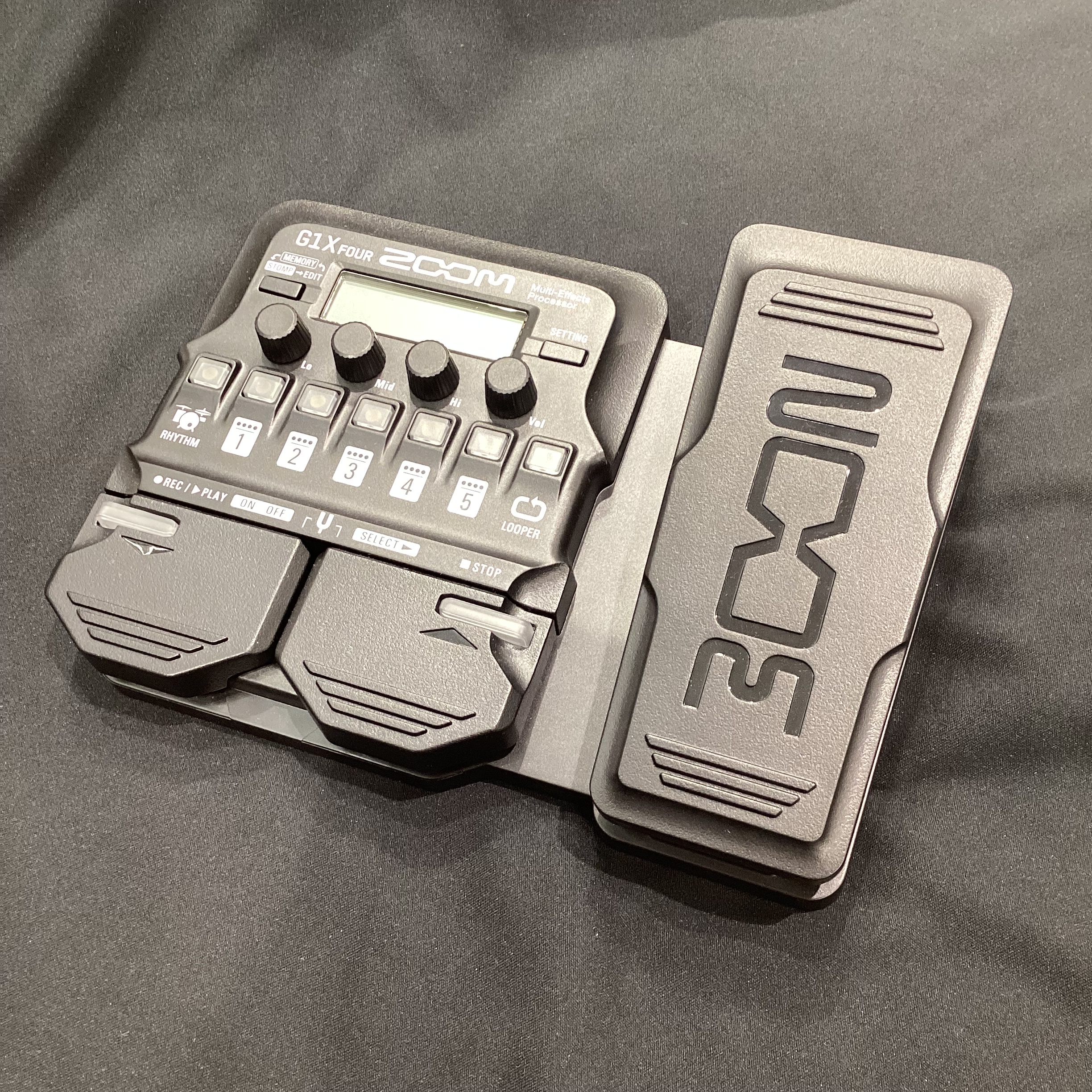 ZOOMG1X FOUR