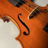 【バイオリン 弦交換承ります】