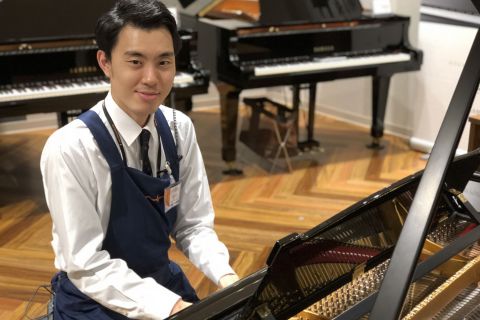 スタッフ写真 ピアノ 谷口