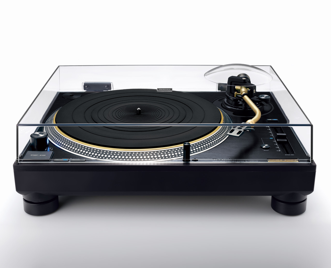 *Technics50周年を記念した受注限定生産モデル登場 ブラックボディにゴールド塗装のトーンアーム、シリアルナンバーのプレートを施したデザイン SL-1200シリーズ発売50周年を記念した特別仕様である「SL-1200GAE-K」。2016年に世界1200台限定で発売し高い支持を得た「SL-12 […]