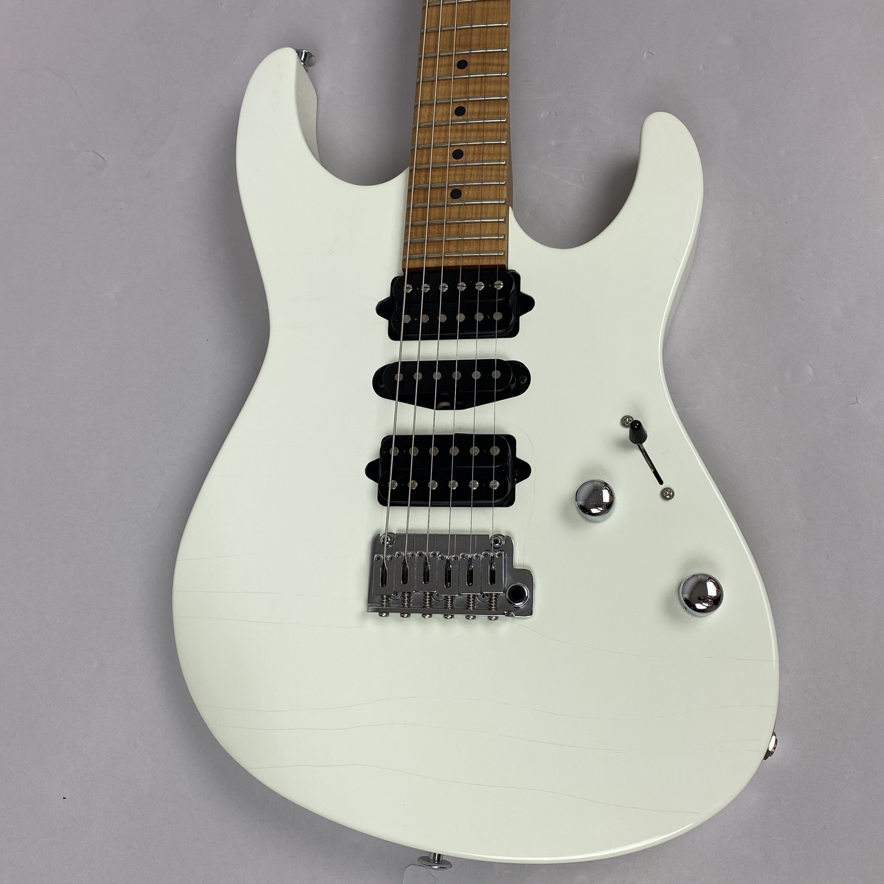 Suhr(正規輸入品) Custom Modern Antique Rosted Alder Body Chambered Nickel frets - Olympic White