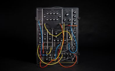 Moog Model 10 （2022） | モーグ博士が製作した最初のコンパクトなモジュラー・シンセサイザーを忠実に復刻