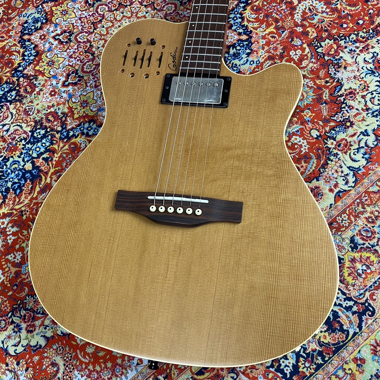 Godin A6 Ultra Natural