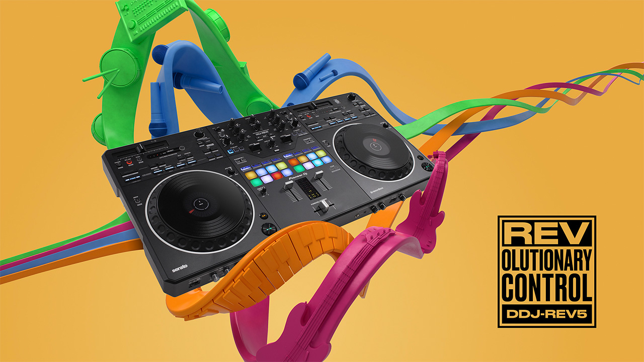 Pioneer DJ ( パイオニア DJ )が、Serato DJ Proとrekordboxに対応の2chスクラッチスタイルコントローラー「DDJ-REV5」を発売します。「DDJ-REV5」は、本格的なスクラッチと革新的な新機能を実現し、さらに独創性の高いオープンフォーマットスタイルのDJプレ […]