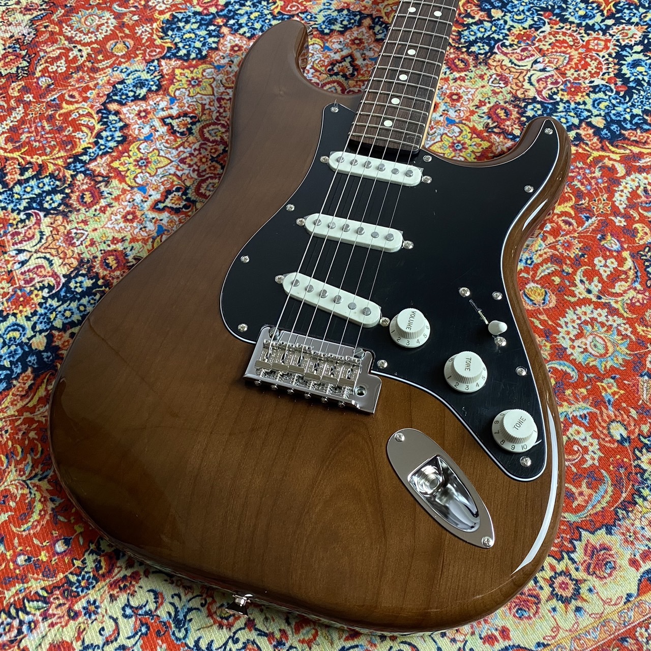 FenderMade in Japan Hybrid II Stratocaster Rosewood Fingerboard - Walnut