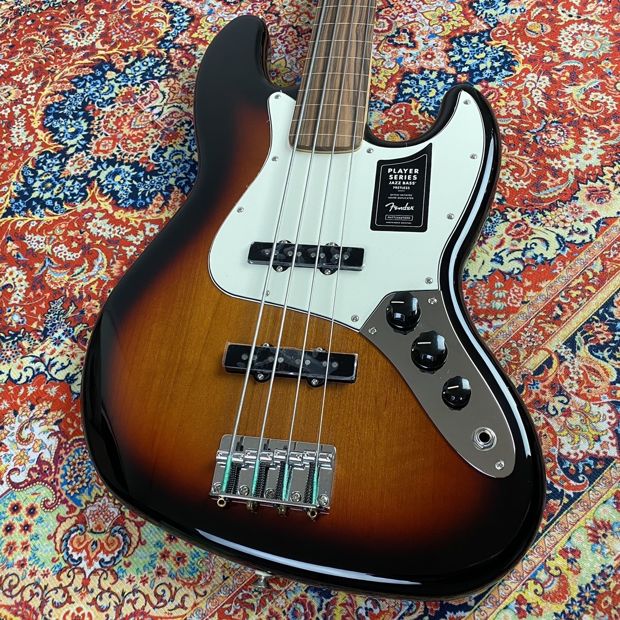 Fender Player Jazz Bass Fretless, Pau Ferro Fingerboard -3-Color Sunburst