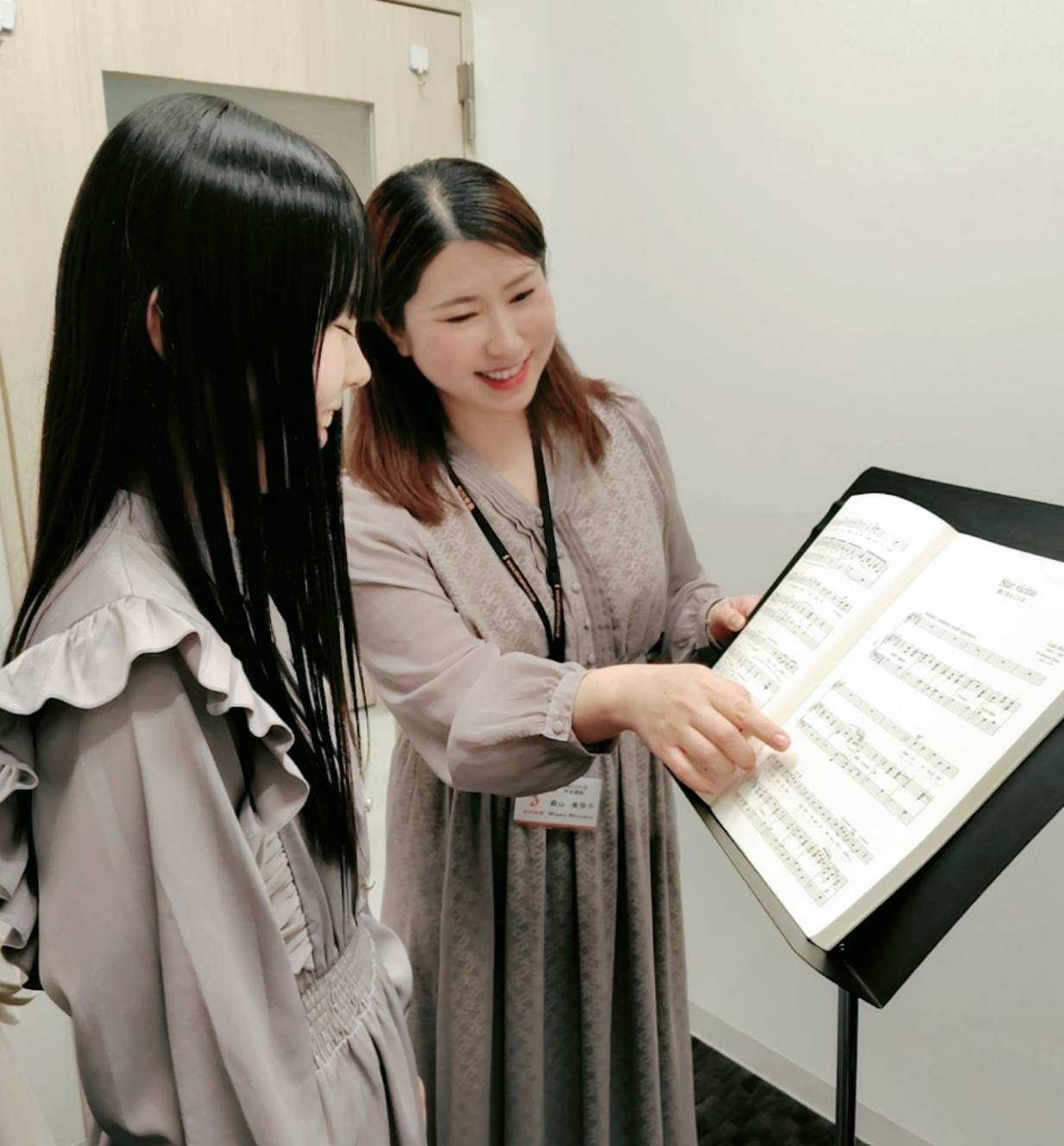 森山 美弥子(担当：水・金曜日) 九州女子短期大学音楽科声楽コース首席卒業。第11回くるめ新人演奏会出演。第22回日本クラシック音楽コンクール全国大会入選(本選優秀賞)。第58回西日本国際音楽コンクール入選。CMソング、ウェディングシンガー、ミュージカル、クリスママーケットなど、ジャンルを問わず幅広 […]