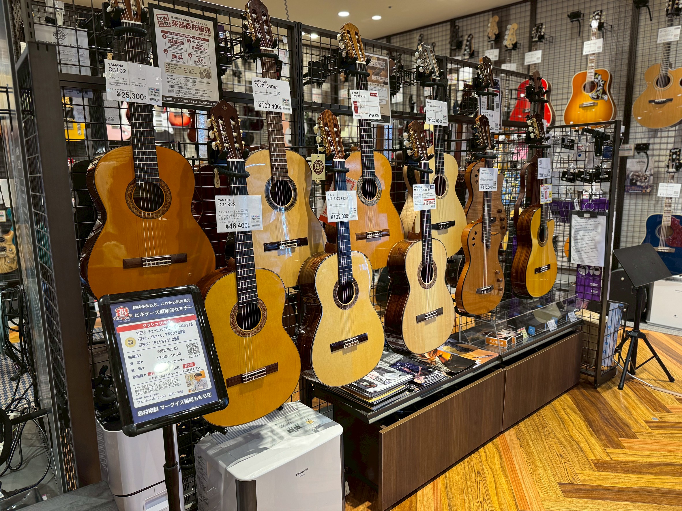 島村楽器マークイズ福岡ももち店ではギターアドバイザー常駐の元、クラシックギターを展開しております。 もちろんすべてのクラシックギター・フラメンコギターは実際に弾いてお試しいただくことが可能です。お客様の演奏を楽しみたいシーンや場所に合わせて最適なモデルをご紹介させていただきます。 お子様用にお考えの […]