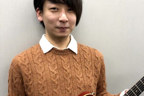 ポップス、ロック、クラシックなど、幅広いジャンルで活躍するギター。一度は初めてみたけど途中で挫折...なんて方もいらっしゃるのでは？そんな方も！新たに始めてみたい方も！当店のギター講師の先生のご紹介です。穏やかながらも情熱を秘める、中田先生です！ CONTENTS講師紹介講師インタビューコース案内体 […]